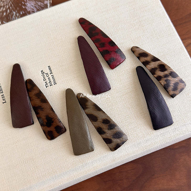 E관 - 호피 가죽 삼각형 헤어핀 [27489] 25.09-4