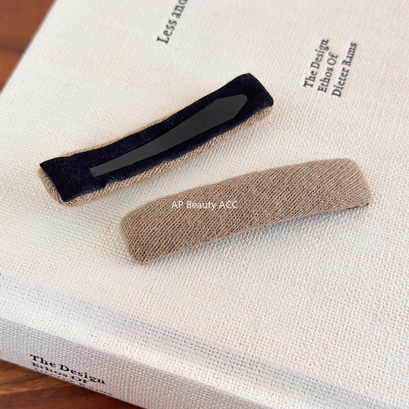 E관 - 컬러 퍼 소재 옆머리용 일자 헤어핀 [27574] 25.10-3