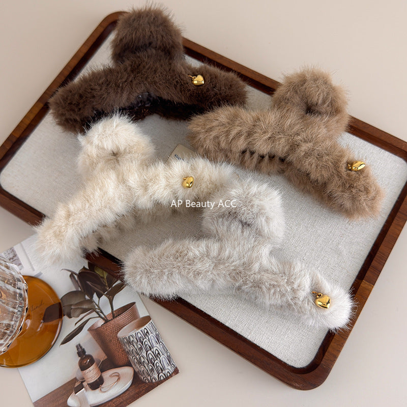 E관 - 퍼 소재 하트 포인트 집게핀 [26278] 25.11-2