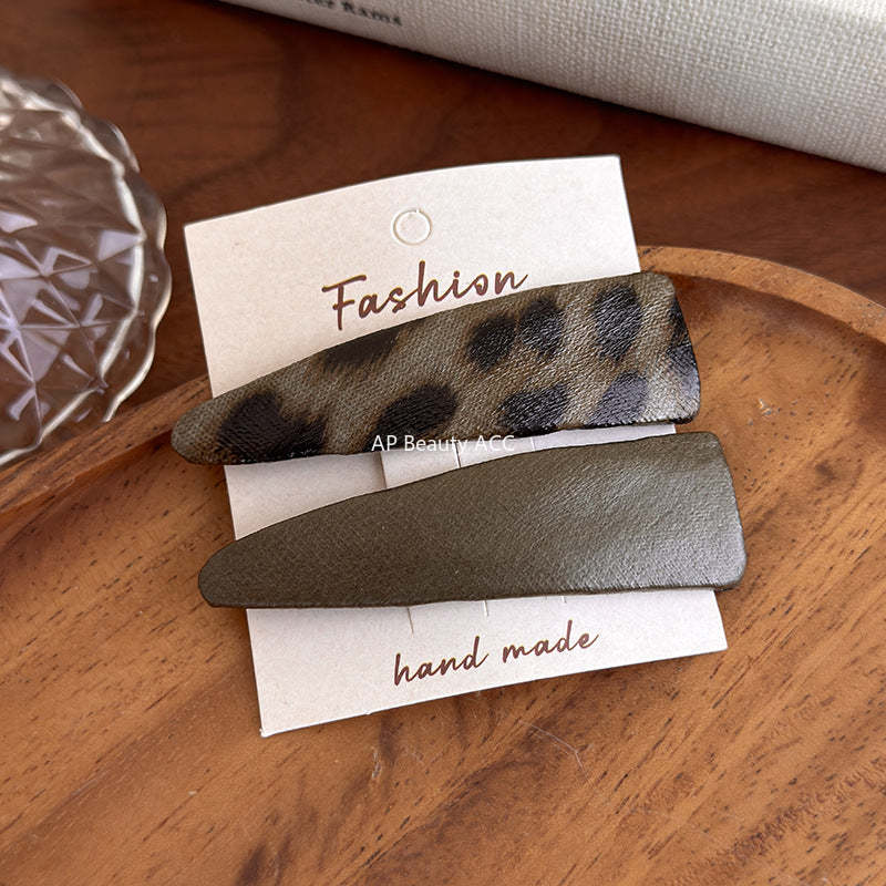 E관 - 호피 가죽 삼각형 헤어핀 [27489] 25.09-4