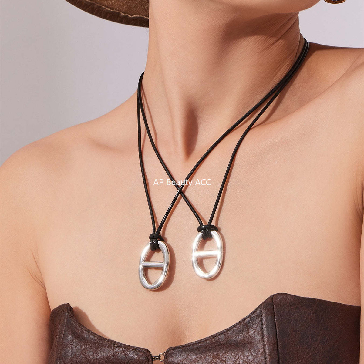 D관 - 돼지코 펜던트 레더 스트랩 스테인리스 롱 목걸이 [P1701] 25.11-3