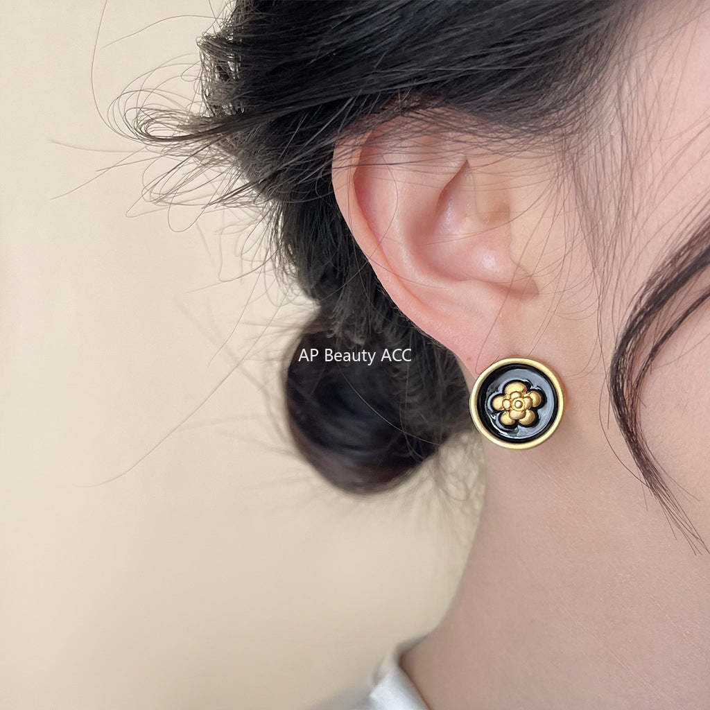 C관 - 무광 블랙 오일 코팅 카멜리아 이어커프 귀걸이 [4236-4237] 24.06-2