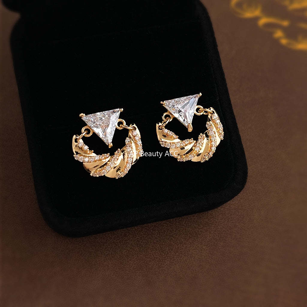 C관 - 925 은침 미니 큐빅 삼각형 크로와상 모양 귀걸이 [6989] 25.10-5