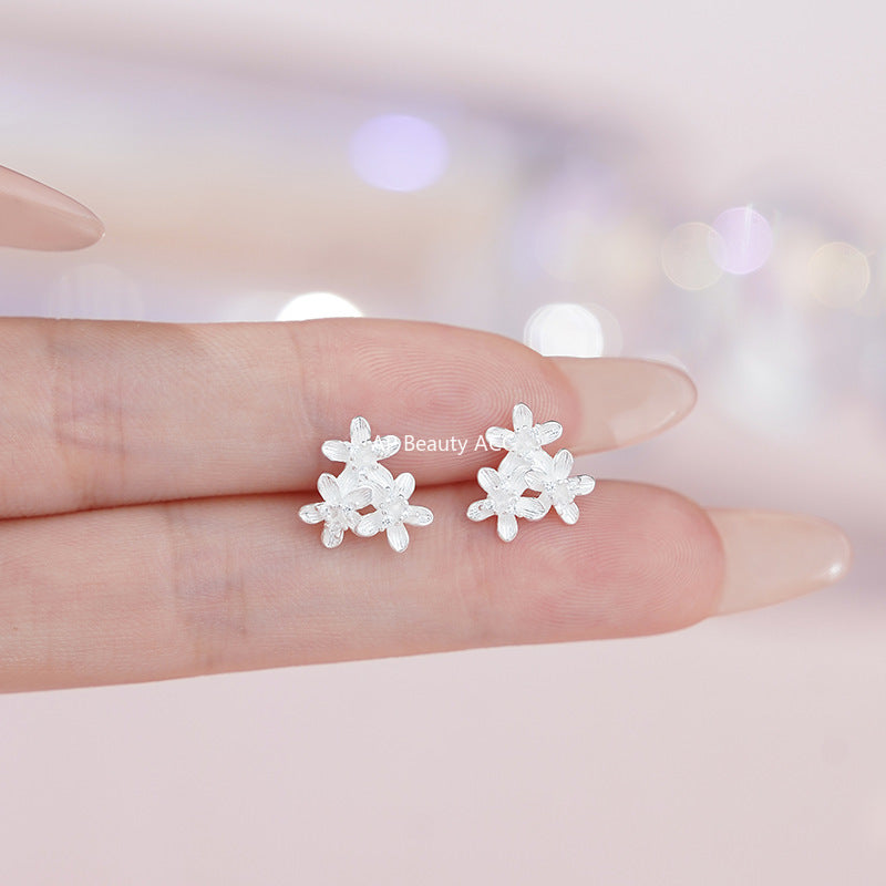 B관 - 999 실버 트리플 플라워 디자인 스터드 귀걸이 [YC9992E_1] 25.11-2