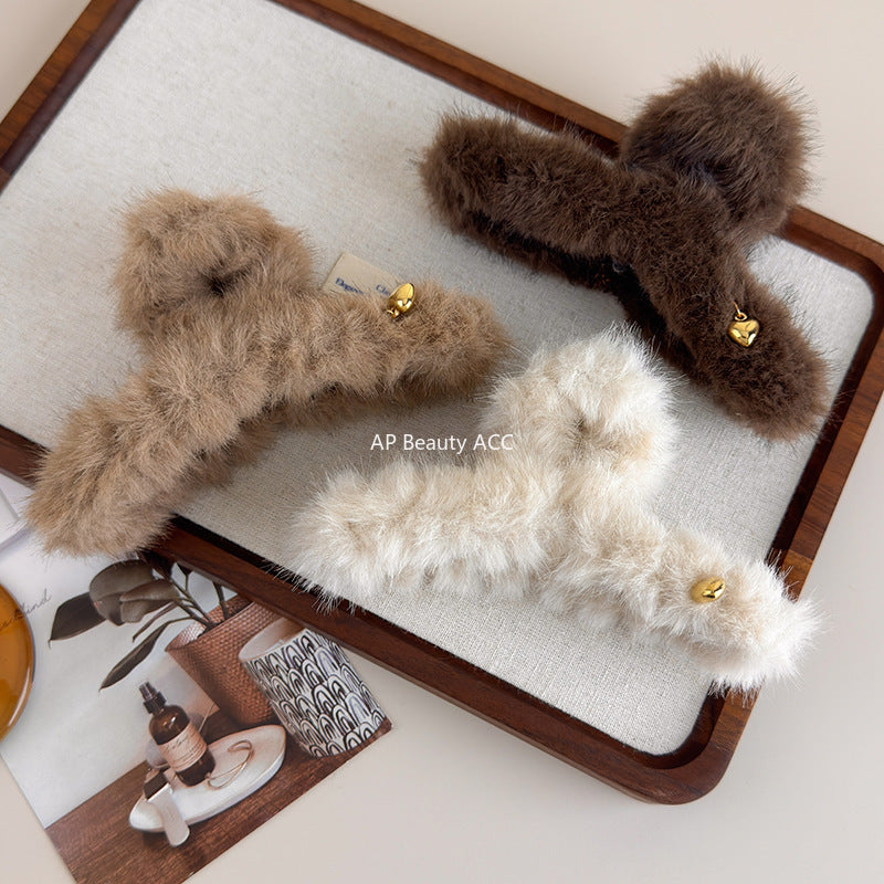 E관 - 퍼 소재 하트 포인트 집게핀 [26278] 25.11-2