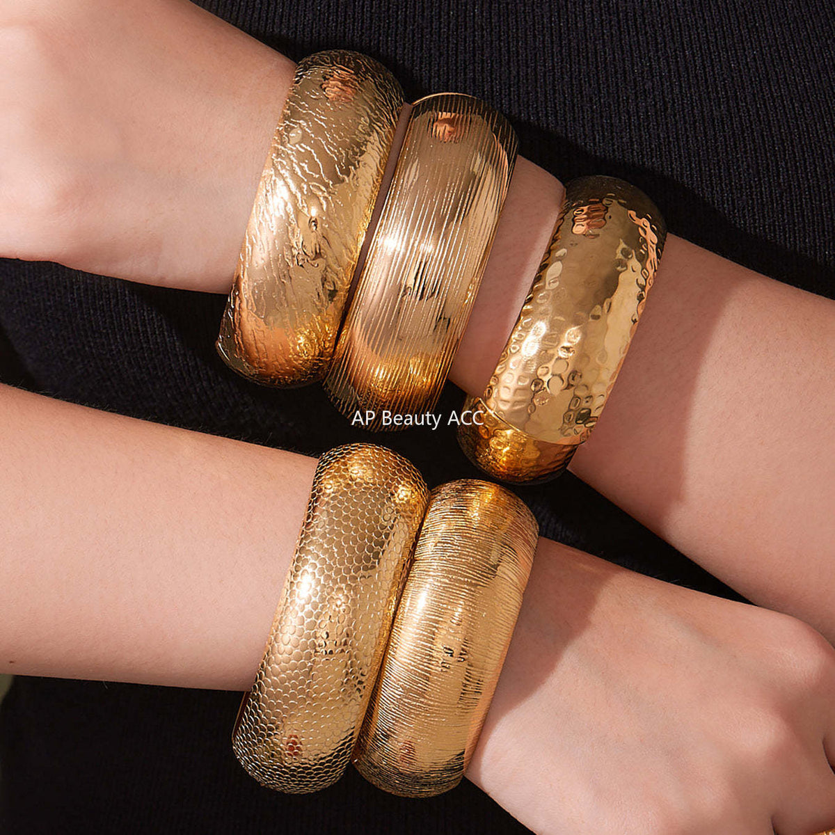 D관 - 스테인리스 18K 도금 패턴 볼드 오픈형 팔찌 [Z499] 25.10-5