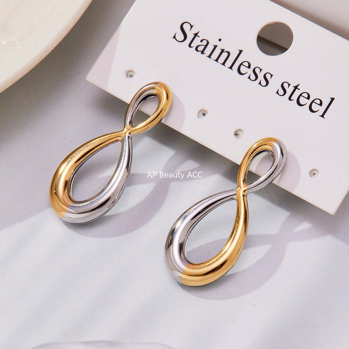 D관 - 스테인리스 18K 도금 8자형 스퀘어 모양 귀걸이 [F625-F626] 25.10-5