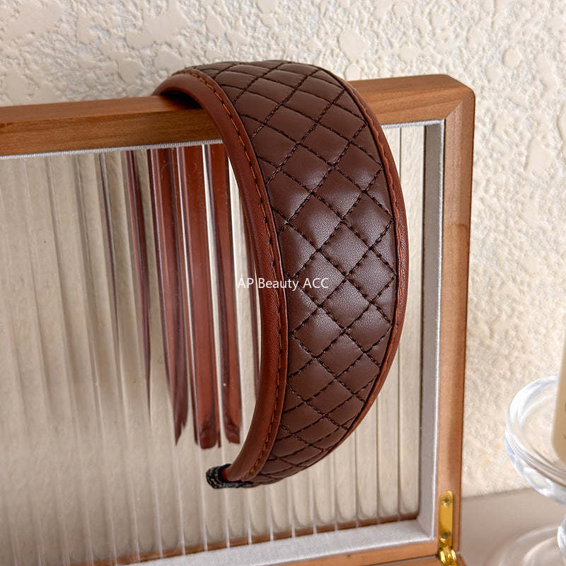 E관 - 브라운 PU 가죽 체크 패턴 와이드 머리띠 [27603] 25.10-4