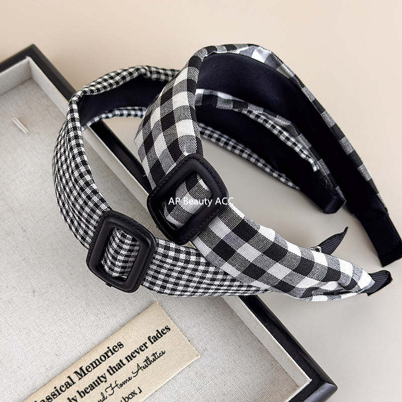 E관 - 클래식 블랙 화이트 체크 패턴 버클 머리띠 [27634] 25.11-1