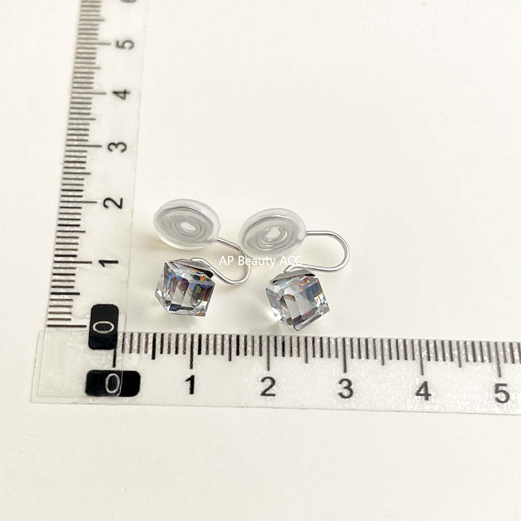 C관 - 18K 도금 에나멜 플라워 이어커프 귀걸이 [EJ0301S] 25.03-1