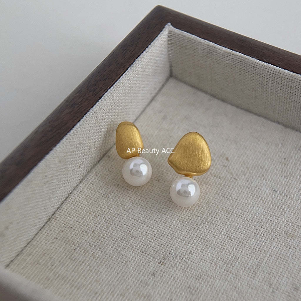 C관 - 글라스 진주 비대칭 텍스처 드롭 14K 도금 은침 귀걸이 [4243] 24.07-1