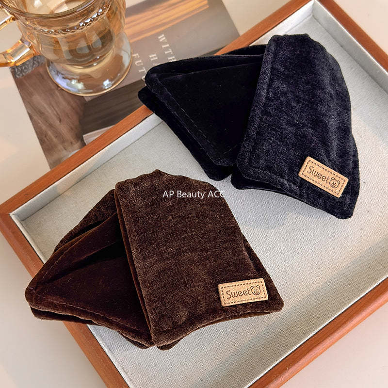 E관 - 벨벳 소재 삼각 모양 집게핀 [27750] 25.12-1