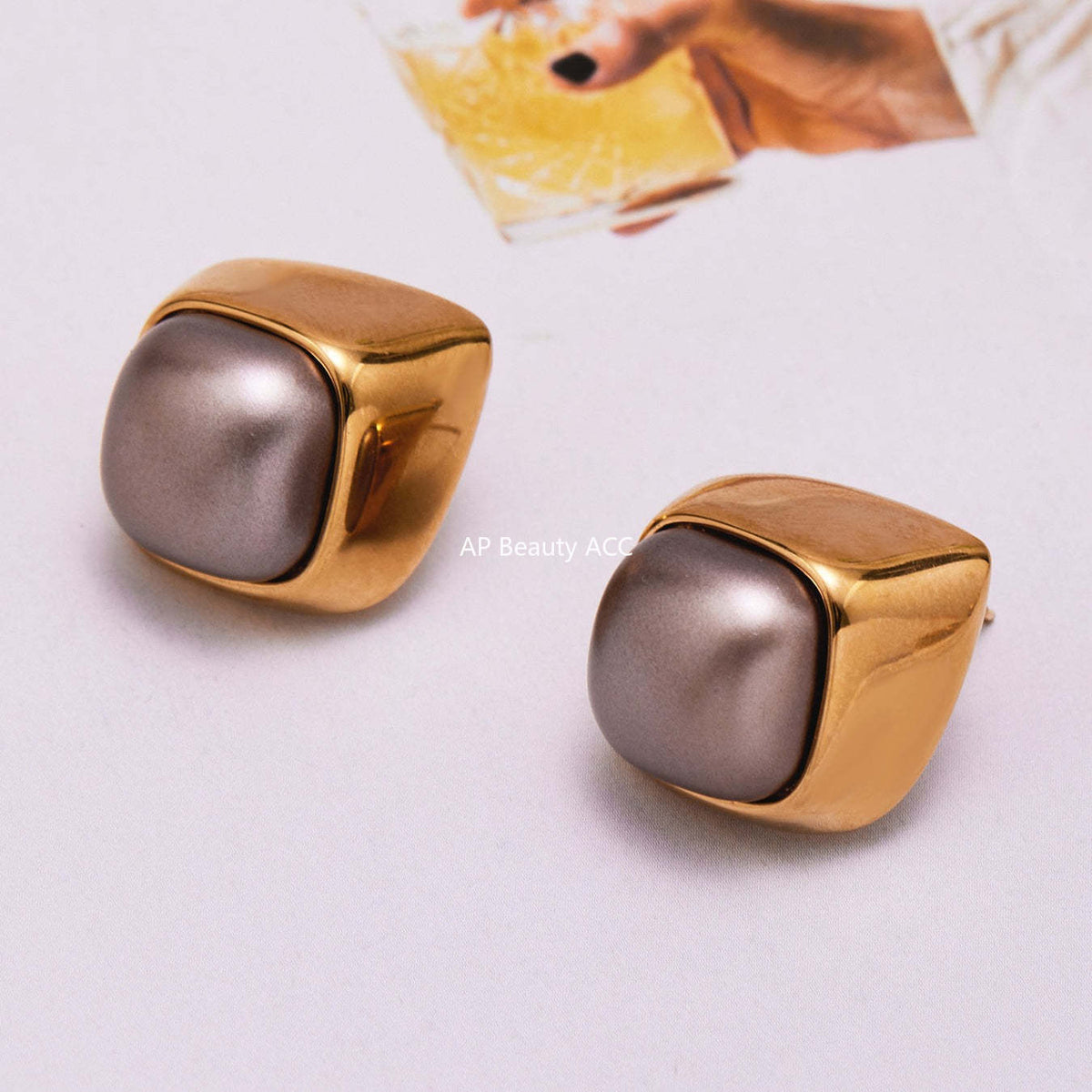 D관 - 스테인리스 18K 도금 그레이 진주 비정형 귀걸이 [F629] 25.10-5