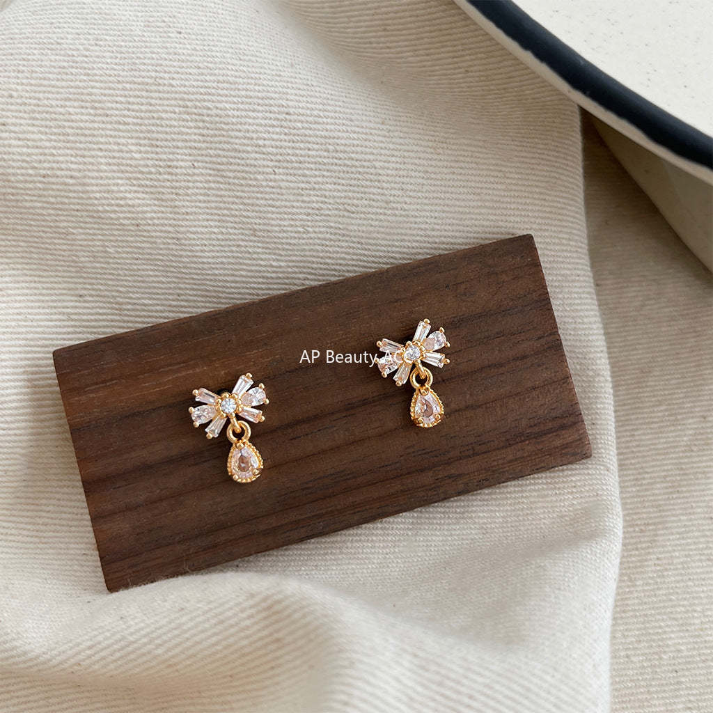 C관 - 큐빅 14K 도금 리본 물방울 은침 귀걸이 [5472] 25.02-2