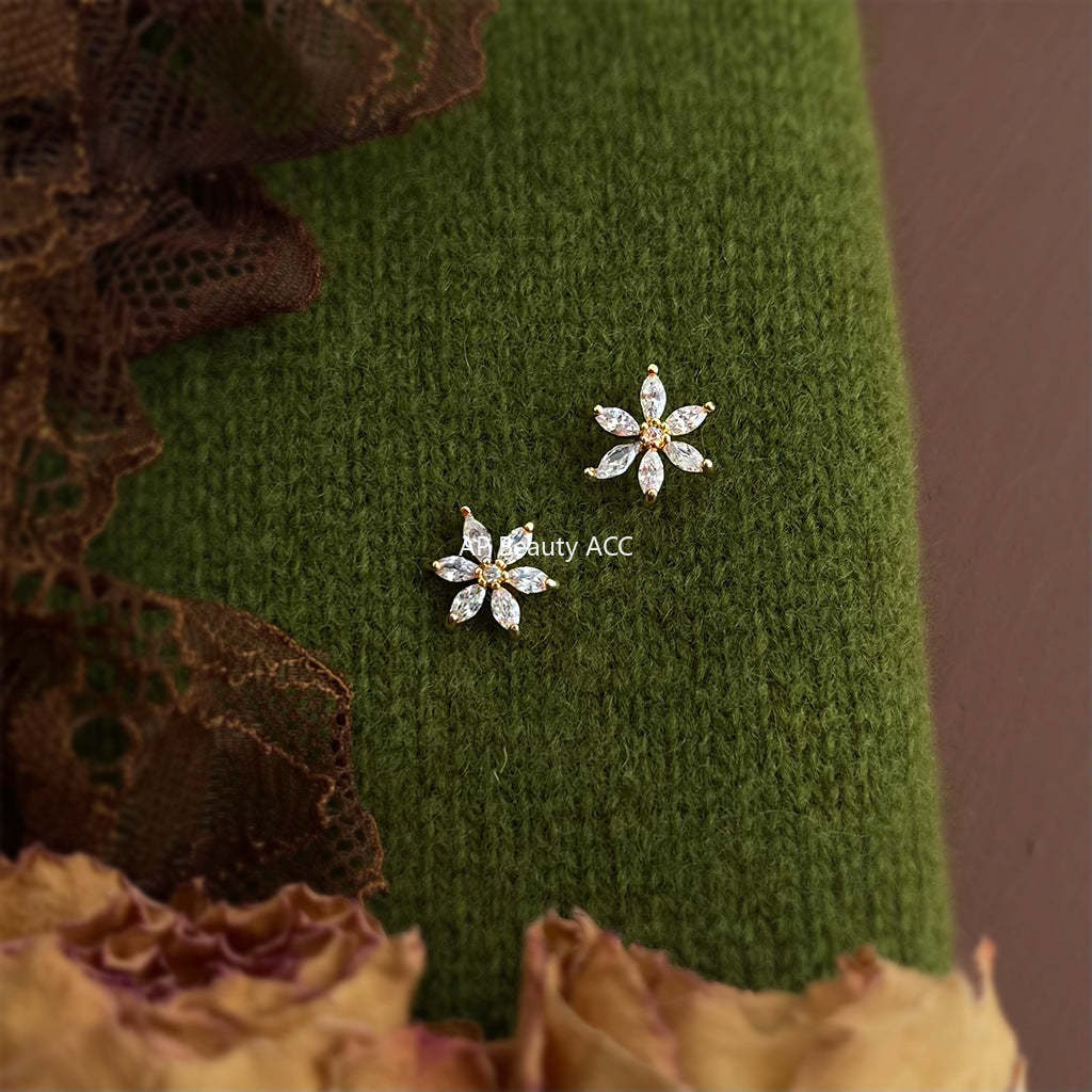 C관 - 큐빅 플라워 디자인 925 은침 귀걸이 [7099] 25.11-3
