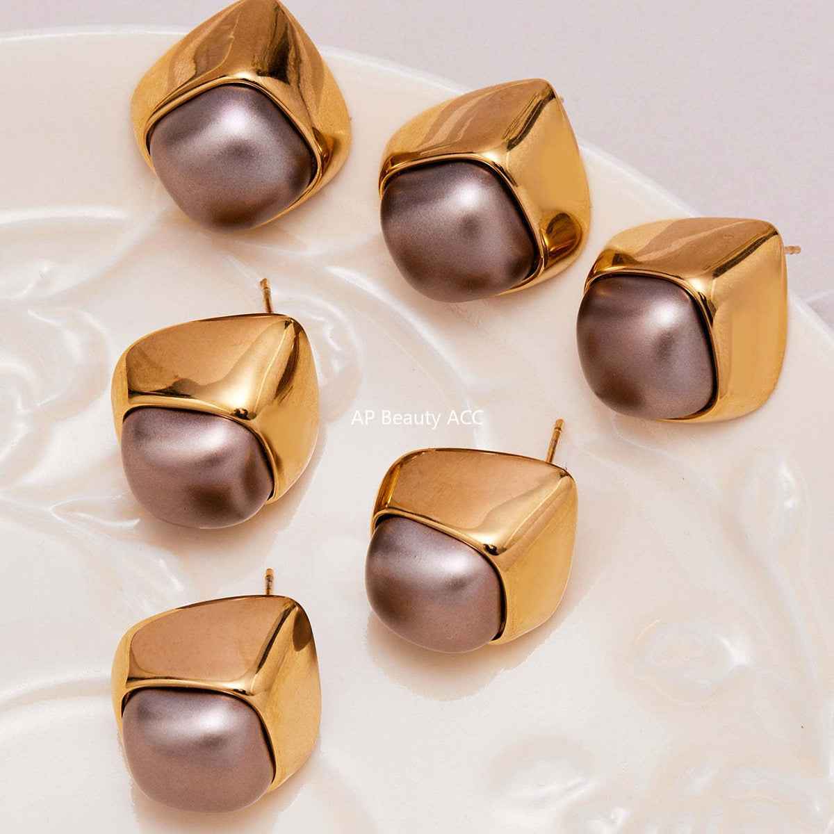 D관 - 스테인리스 18K 도금 그레이 진주 비정형 귀걸이 [F629] 25.10-5