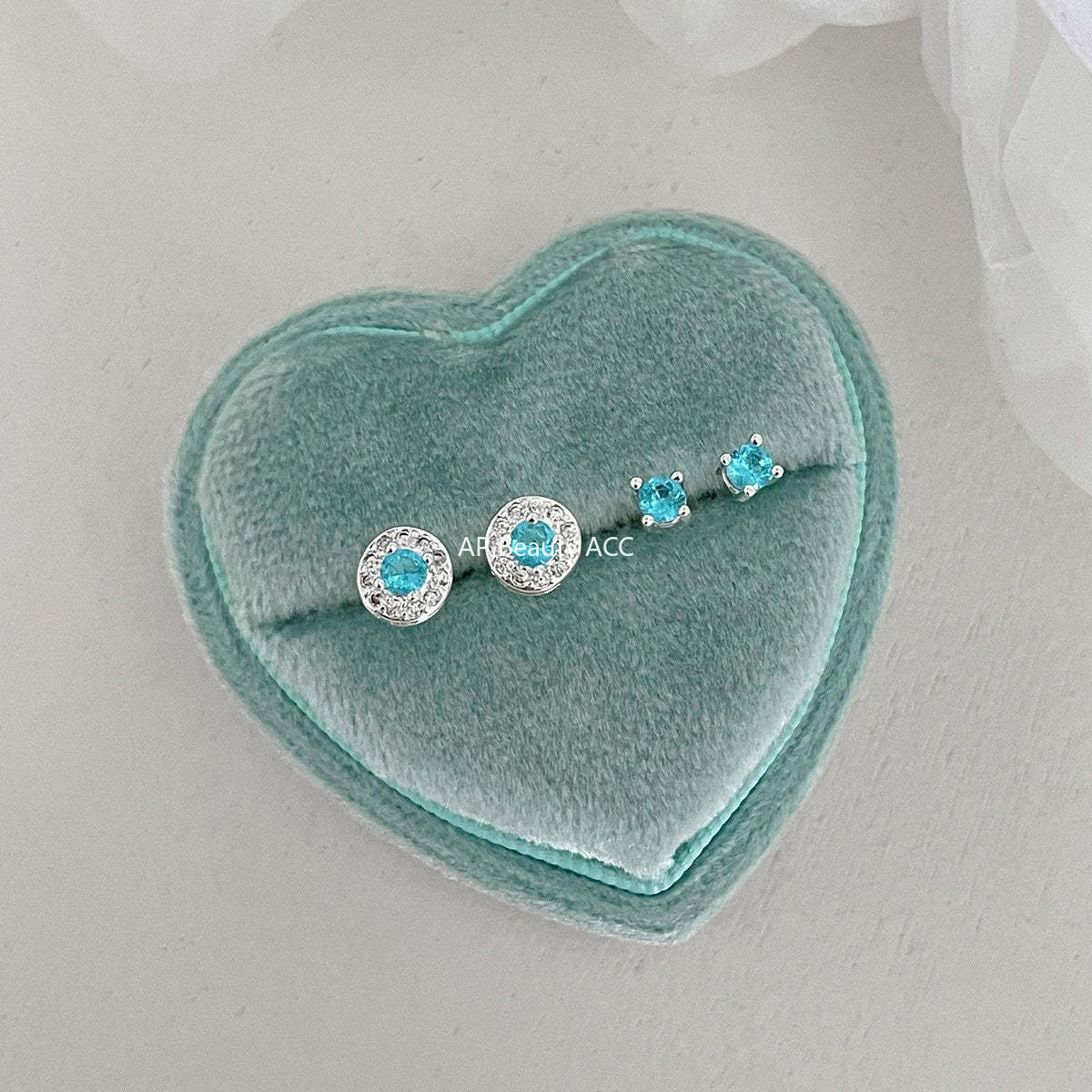 A관 - 투명 블루 큐빅 비대칭 스터드 귀걸이 [EH-4080] 25.10-4