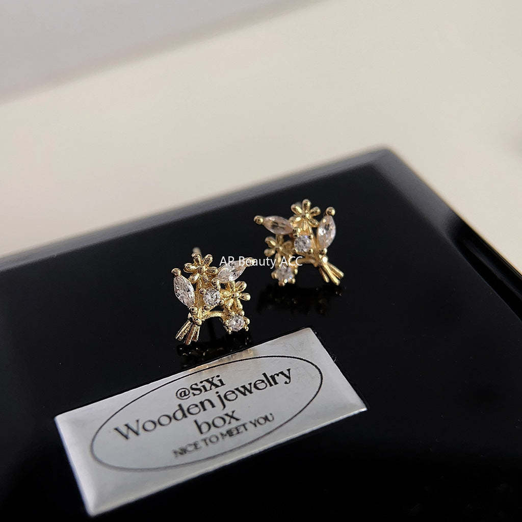 C관 - 미니 큐빅 14K 도금 은침 꽃다발 귀걸이 [3906] 24.05-1