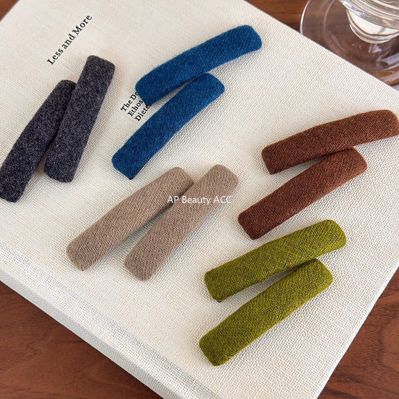 E관 - 컬러 퍼 소재 옆머리용 일자 헤어핀 [27574] 25.10-3