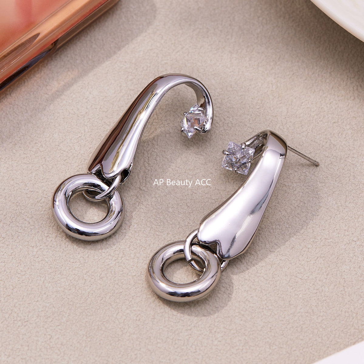 D관 - 도금 원형 갈고리 큐빅 드롭형 귀걸이 [F814] 25.11-1