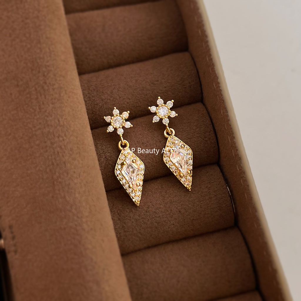 C관 - 눈꽃 다이아몬드 모양 미니 큐빅 925 은침 귀걸이 [7079] 25.11-2