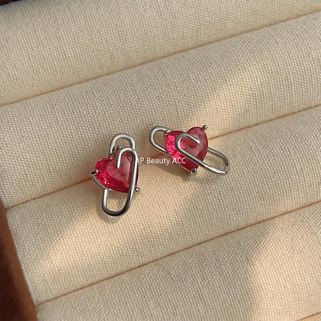 C관 - 미니 큐빅 하트 디자인 핀형 유니크 인스타 감성 귀걸이 [3649] 24.03-3
