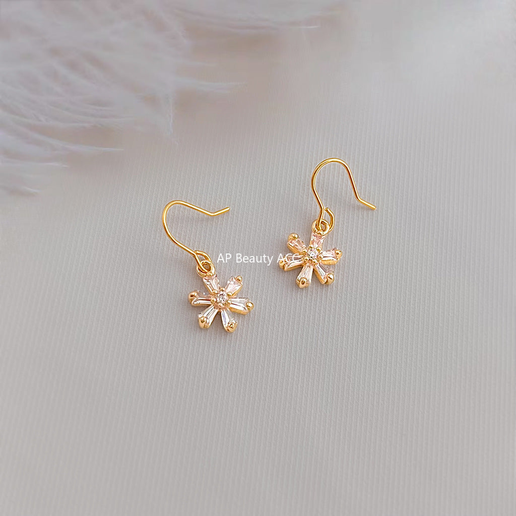 C관 - 미니 큐빅 스노우 디자인 후크 귀걸이 [7061] 25.11-2