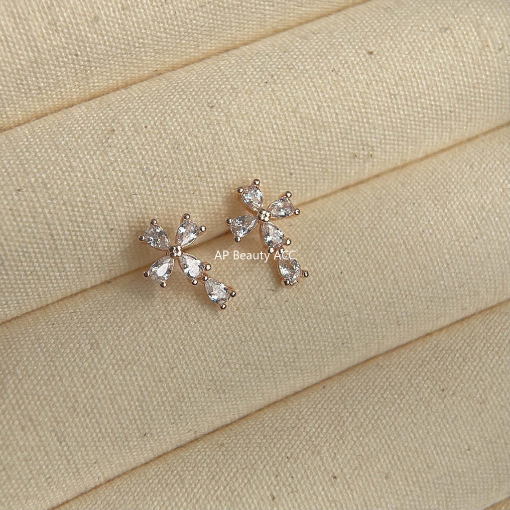 C관 - 미니 큐빅 십자가 로즈 골드 도금 은침 귀걸이 [3736] 24.04-1