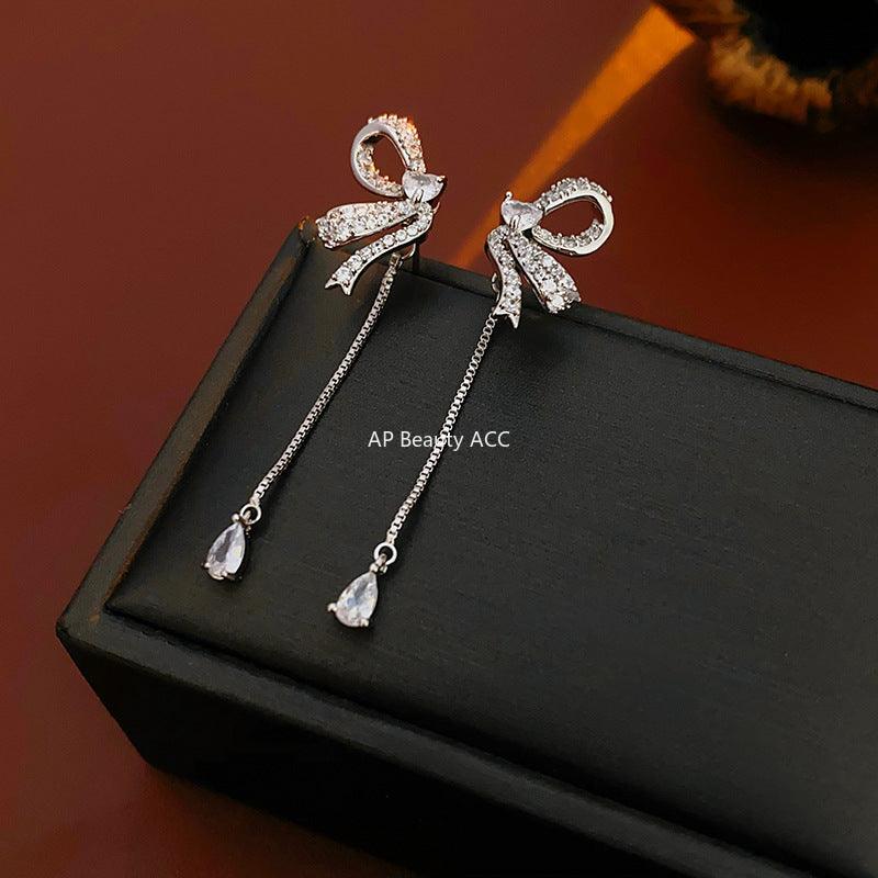C관 - 실버 큐빅 리본 태슬 디자인 유니크 엘레강스 귀걸이 [E18935] 24.03-1