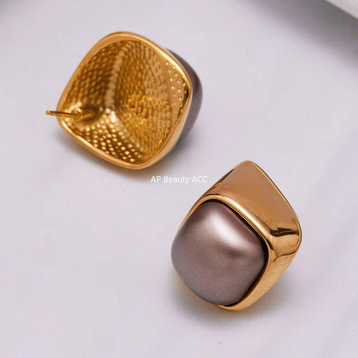 D관 - 스테인리스 18K 도금 그레이 진주 비정형 귀걸이 [F629] 25.10-5