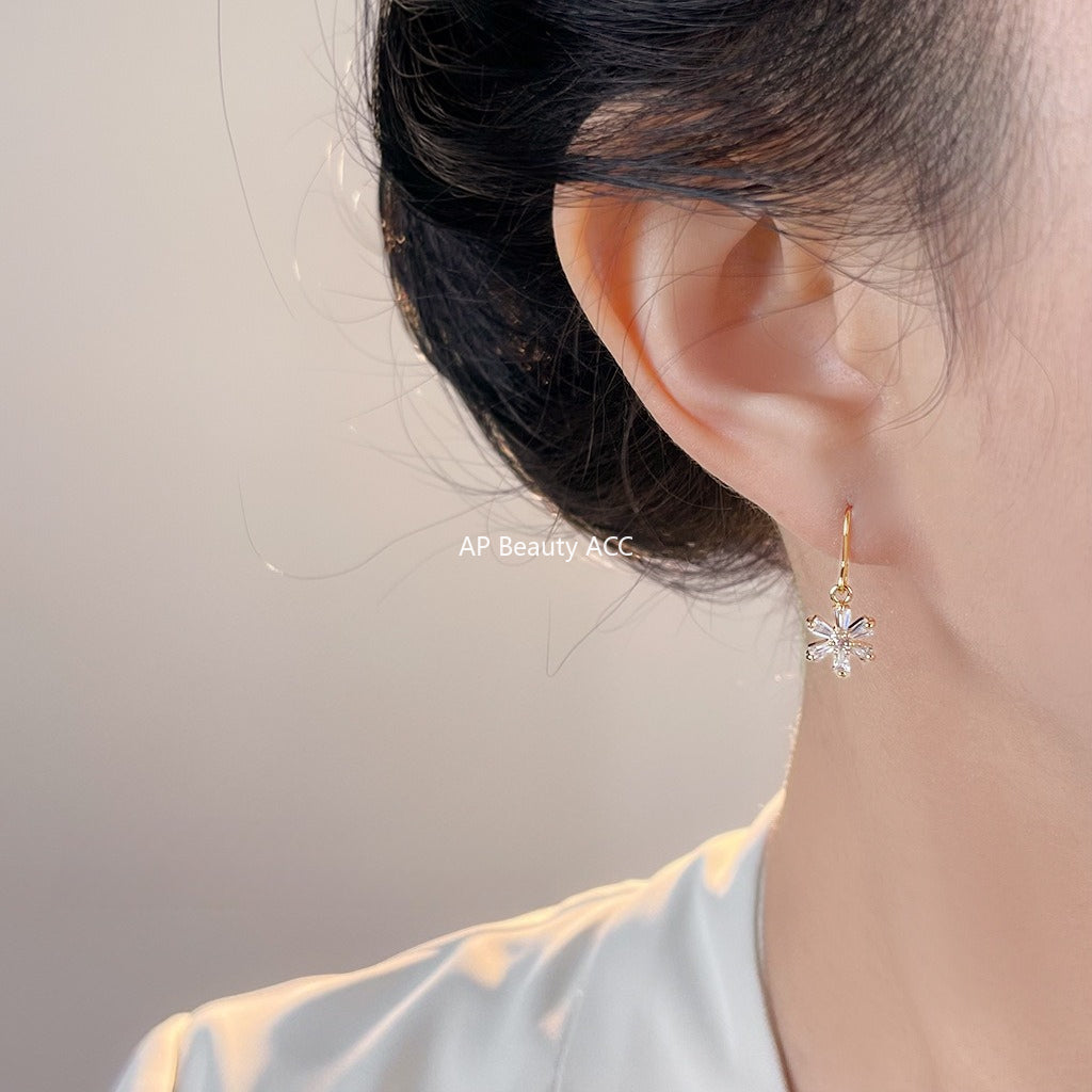 C관 - 미니 큐빅 스노우 디자인 후크 귀걸이 [7061] 25.11-2