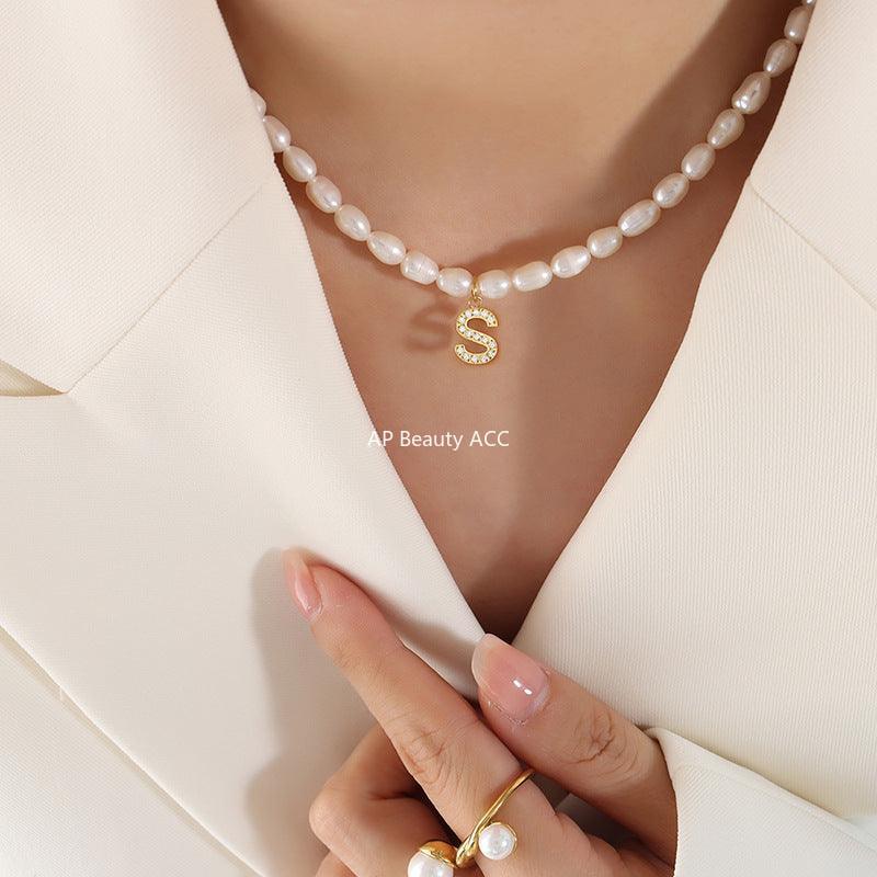 D관 - 담수진주 알파벳 큐빅 펜던트 티타늄 스틸 18K 도금 목걸이 [P1301] 24.01-2