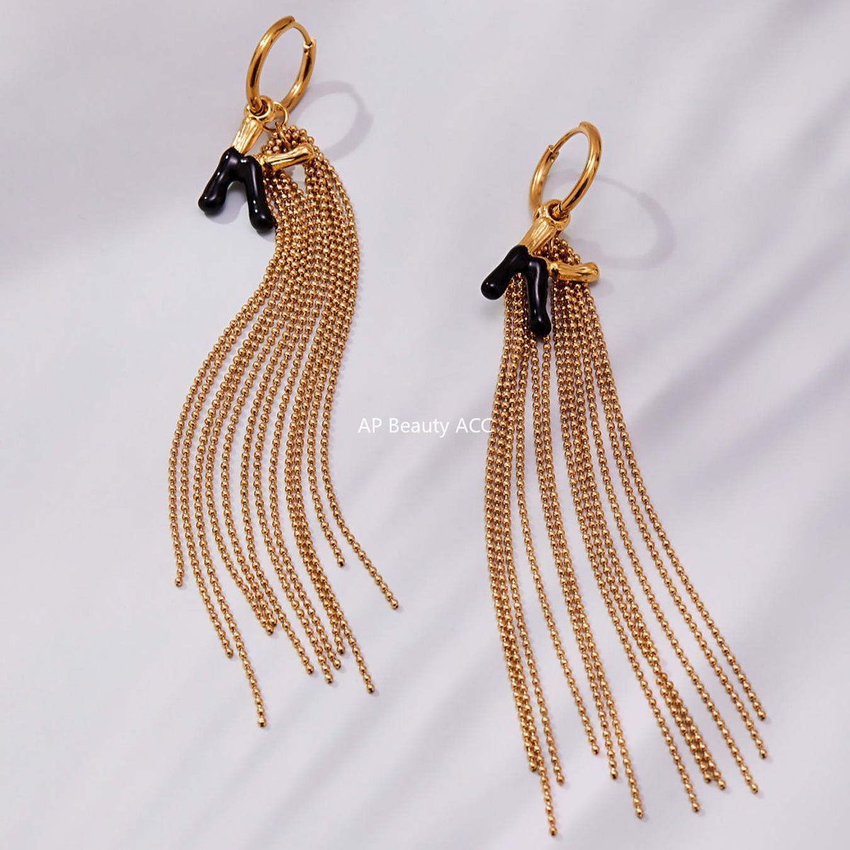 D관 - 스테인리스 18K 도금 K 이니셜 술장식 귀걸이 [F116] 25.10-5