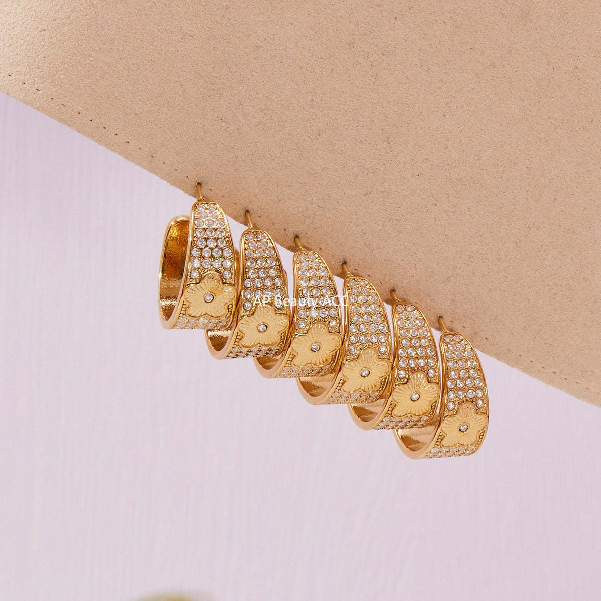 D관 - 스테인리스 18K 도금 빈티지 C자형 풀큐빅 플라워 귀걸이 [F954-F983] 25.10-5