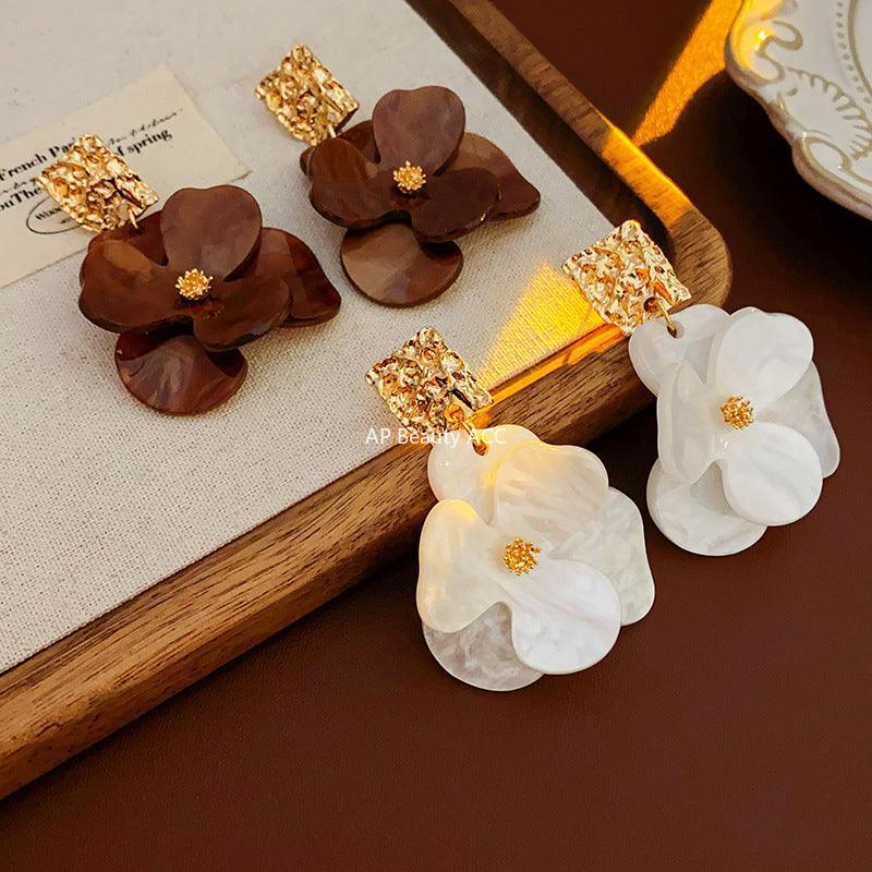 C관 - 실버 플라워 아크릴 레트로 유니크 럭셔리 귀걸이 [E18974] 24.03-3