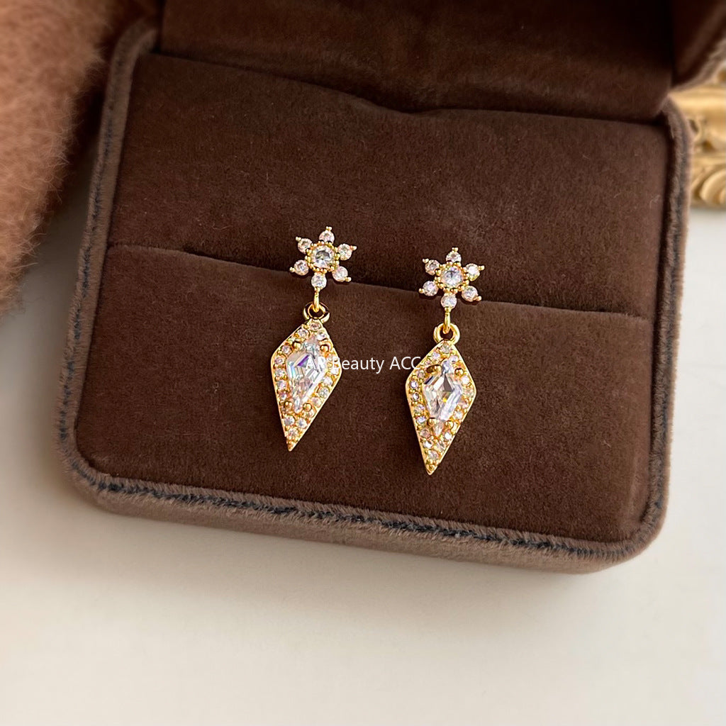 C관 - 눈꽃 다이아몬드 모양 미니 큐빅 925 은침 귀걸이 [7079] 25.11-2