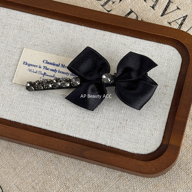 E관 - 리본 디자인 큐빅 장식 헤어핀 [26037E] 25.11-2