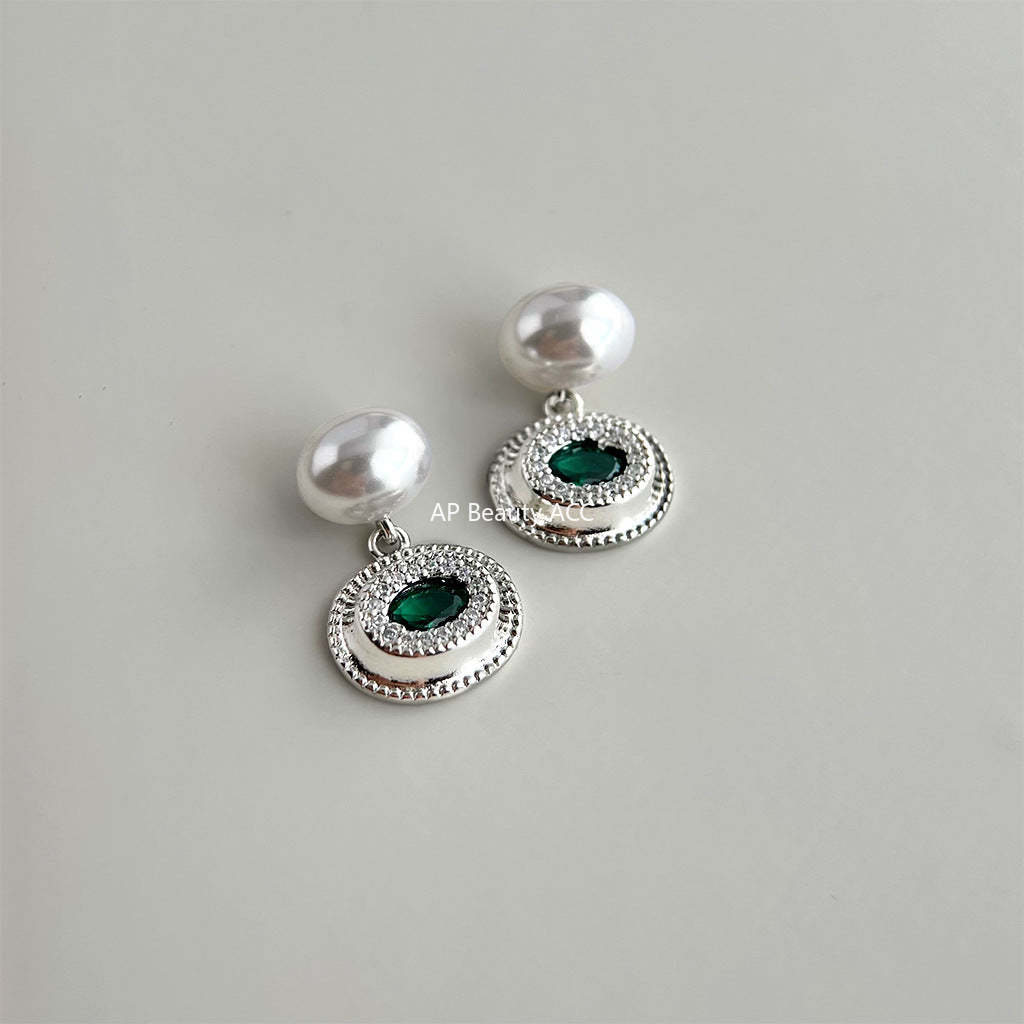 C관 - 큐빅 오벌 에메랄드 실버 비대칭 독창적 귀걸이 [4405] 24.07-1