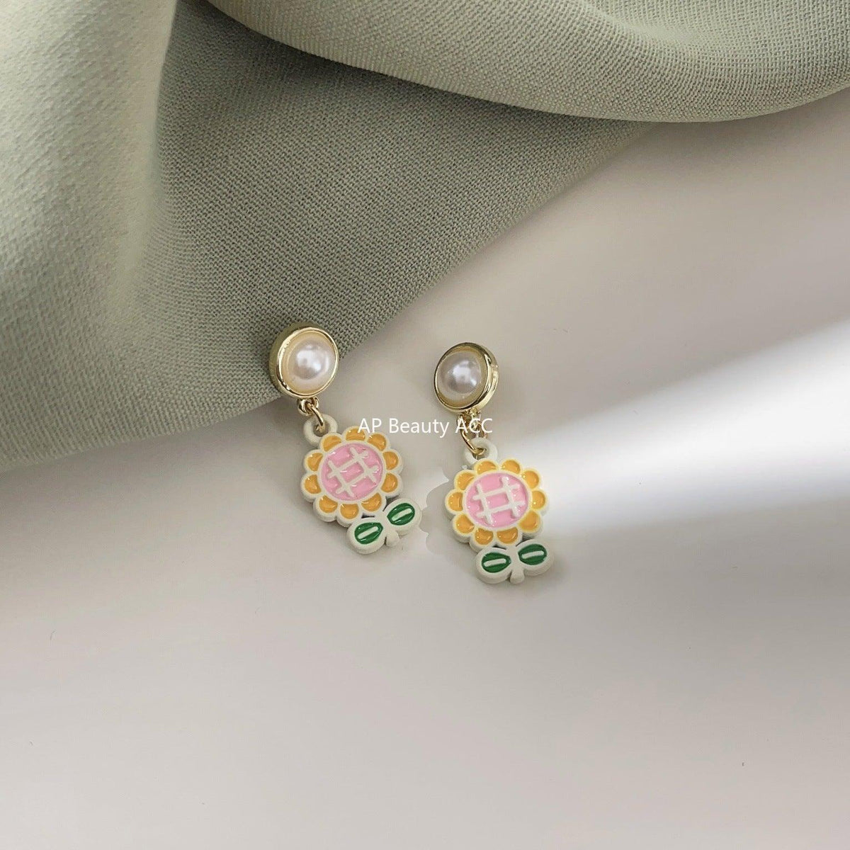 C관 - 봄 여름 청순한 해바라기 꽃 드롭 오일 코팅 14K 도금 은침 귀걸이 [3651] 24.03-4