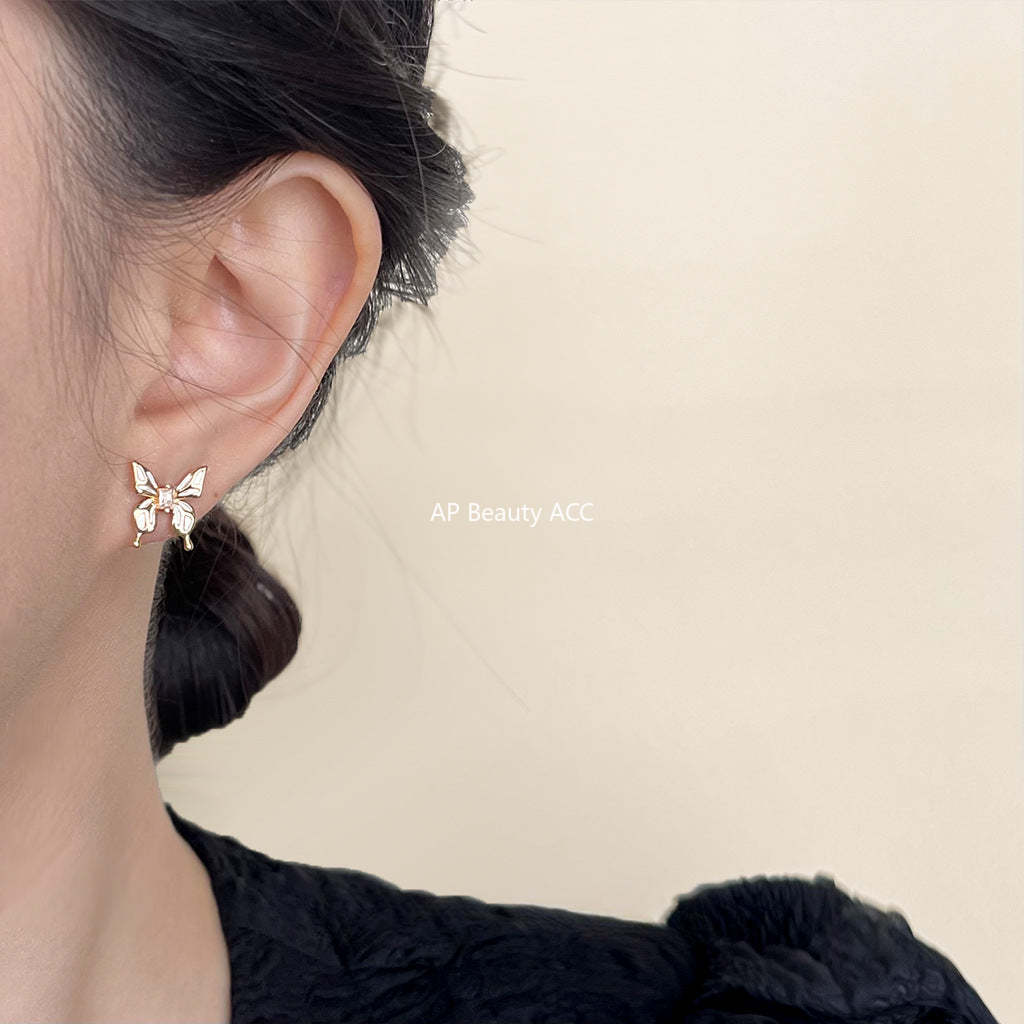 C관 - 미니 큐빅 14K 도금 오일 코팅 나비 귀걸이 [4425] 24.06-4