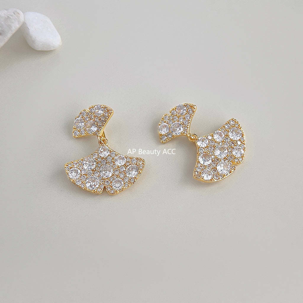 C관 - 18K 도금 큐빅 은행잎 고급스러운 귀걸이 [4520] 24.07-2