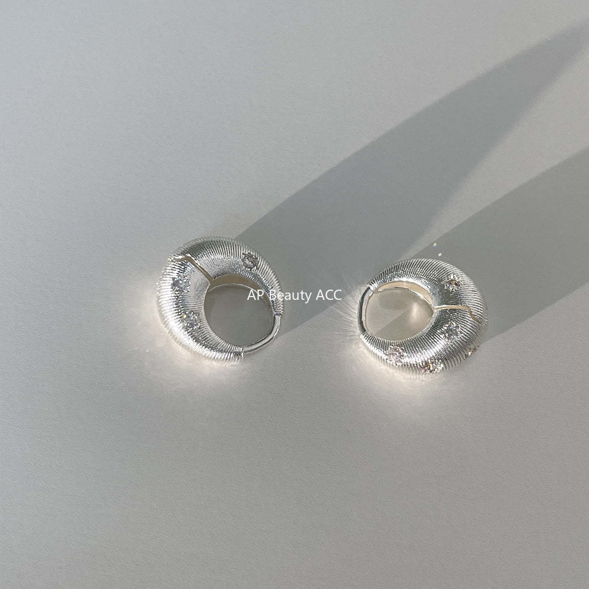 A관 - 세로 줄무늬 팔각별 큐빅 후프 귀걸이 [EH-4097] 25.12-1