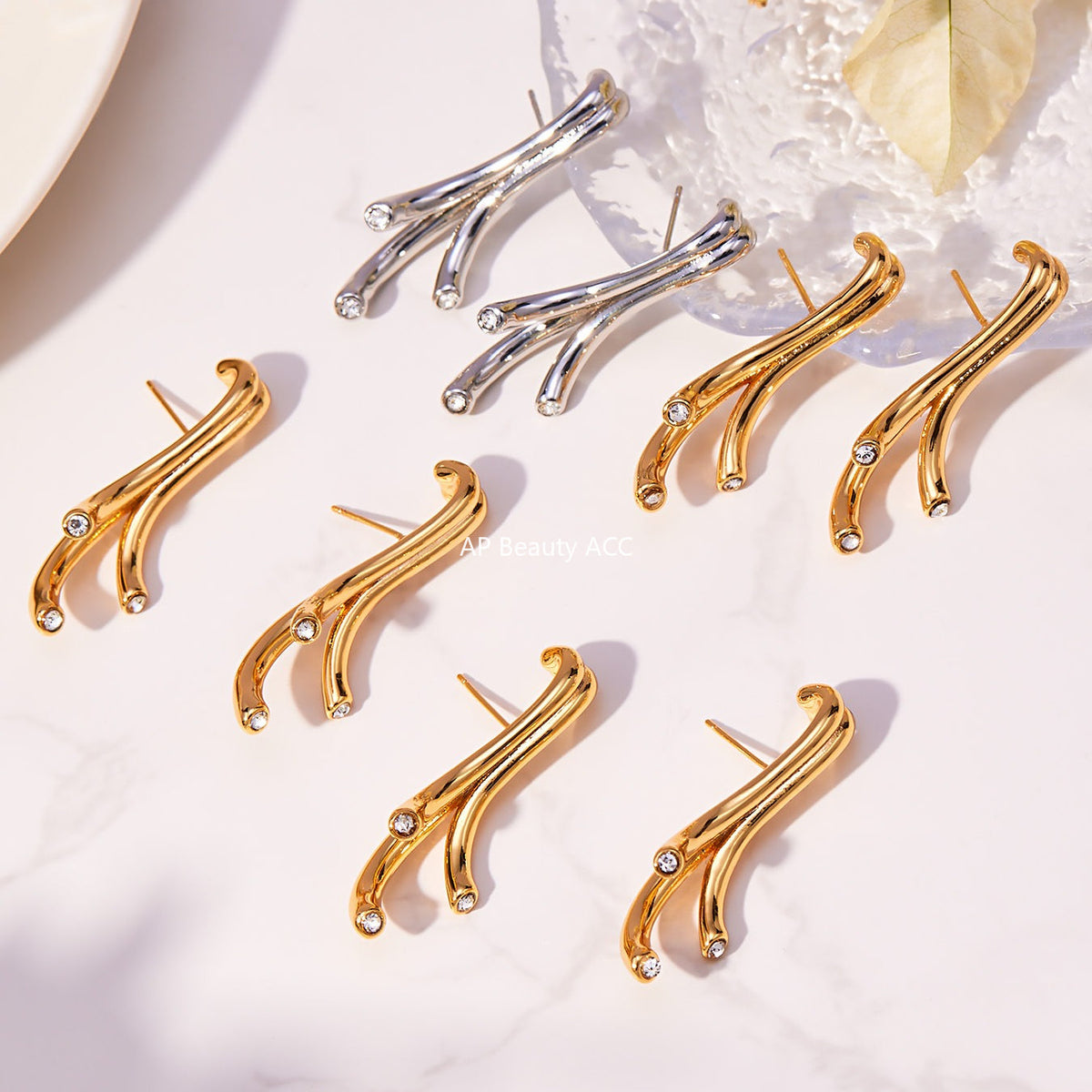 D관 - 미니 큐빅 물줄기 나무가지 모양 귀걸이 [F811] 25.11-1