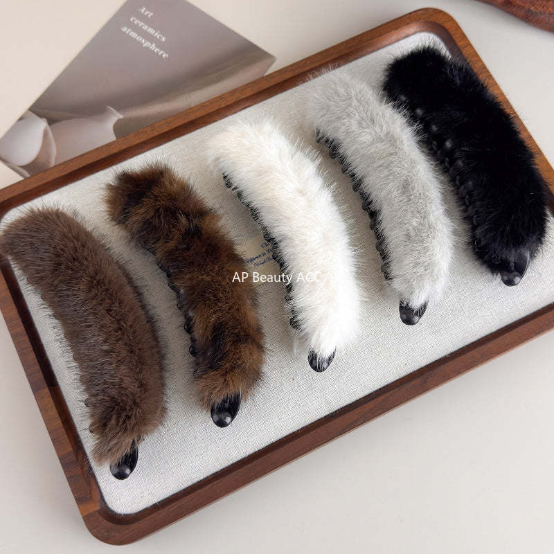 E관 - 퍼 소재 대형 집게핀 [27697] 25.11-3