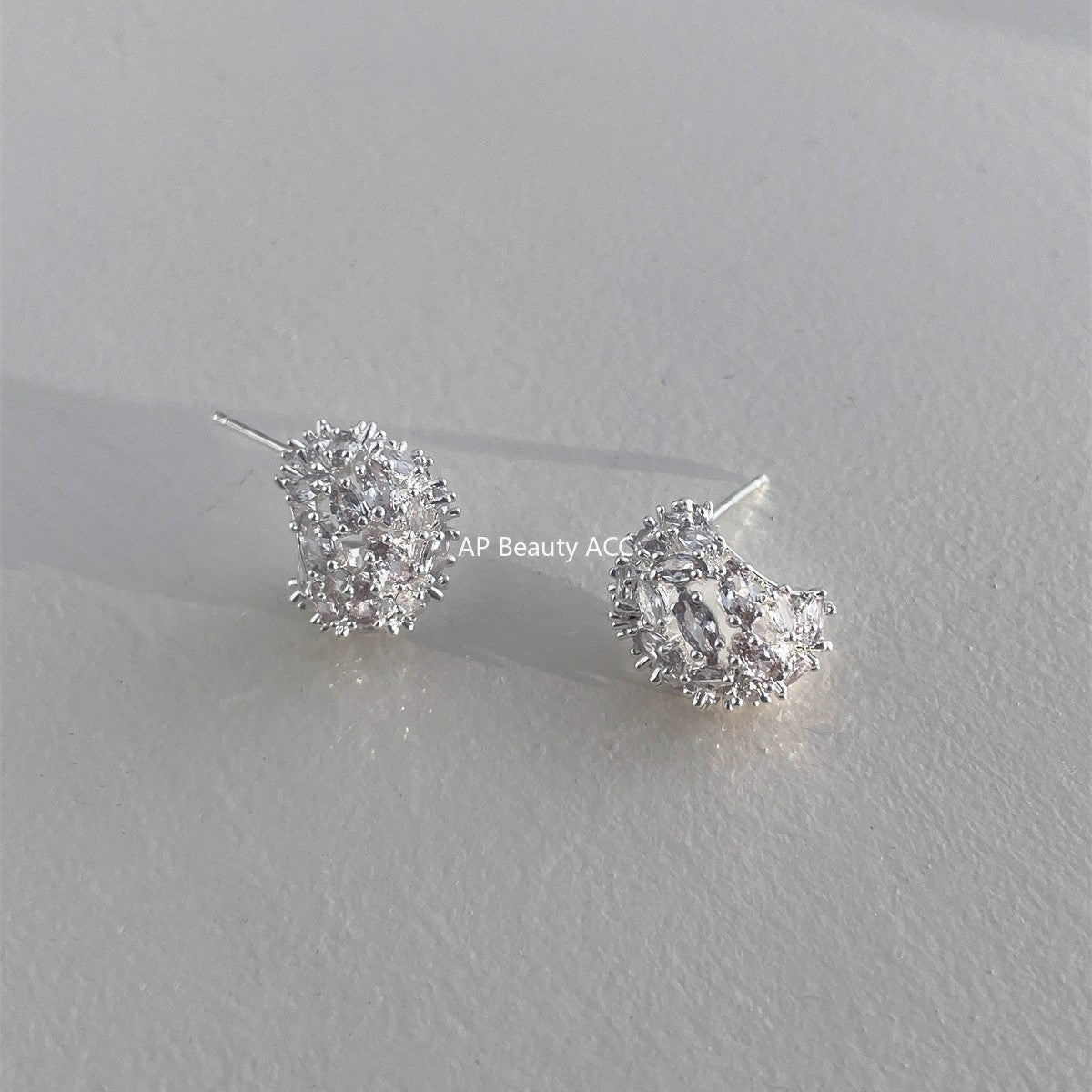 A관 - 도트 눈꽃 디자인 큐빅 귀걸이 [EH-4201] 25.10-3