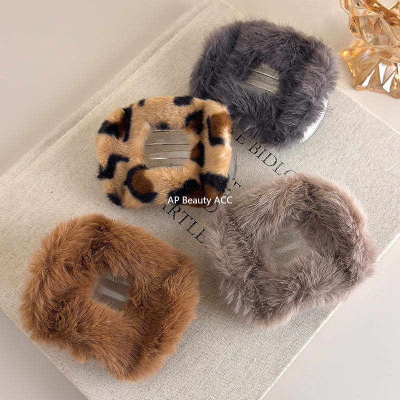 E관 - 퍼 소재 타원형 호피무늬 대형 집게핀 [26154] 25.11-1