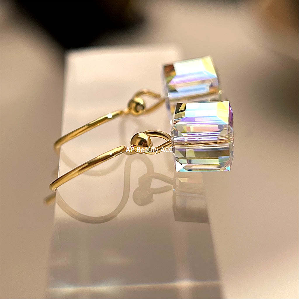 C관 - 스와로브스키 크리스탈 사각형 큐브 후크형 귀걸이 [5555] 25.02-2