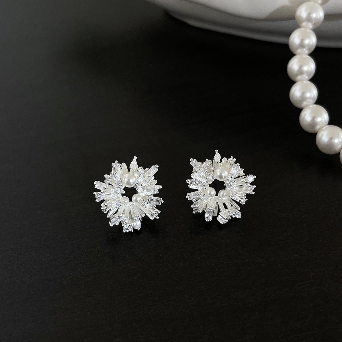 A관 - 눈꽃 플라워 모양 큐빅 진주 귀걸이 [EH-4048] 25.12-1