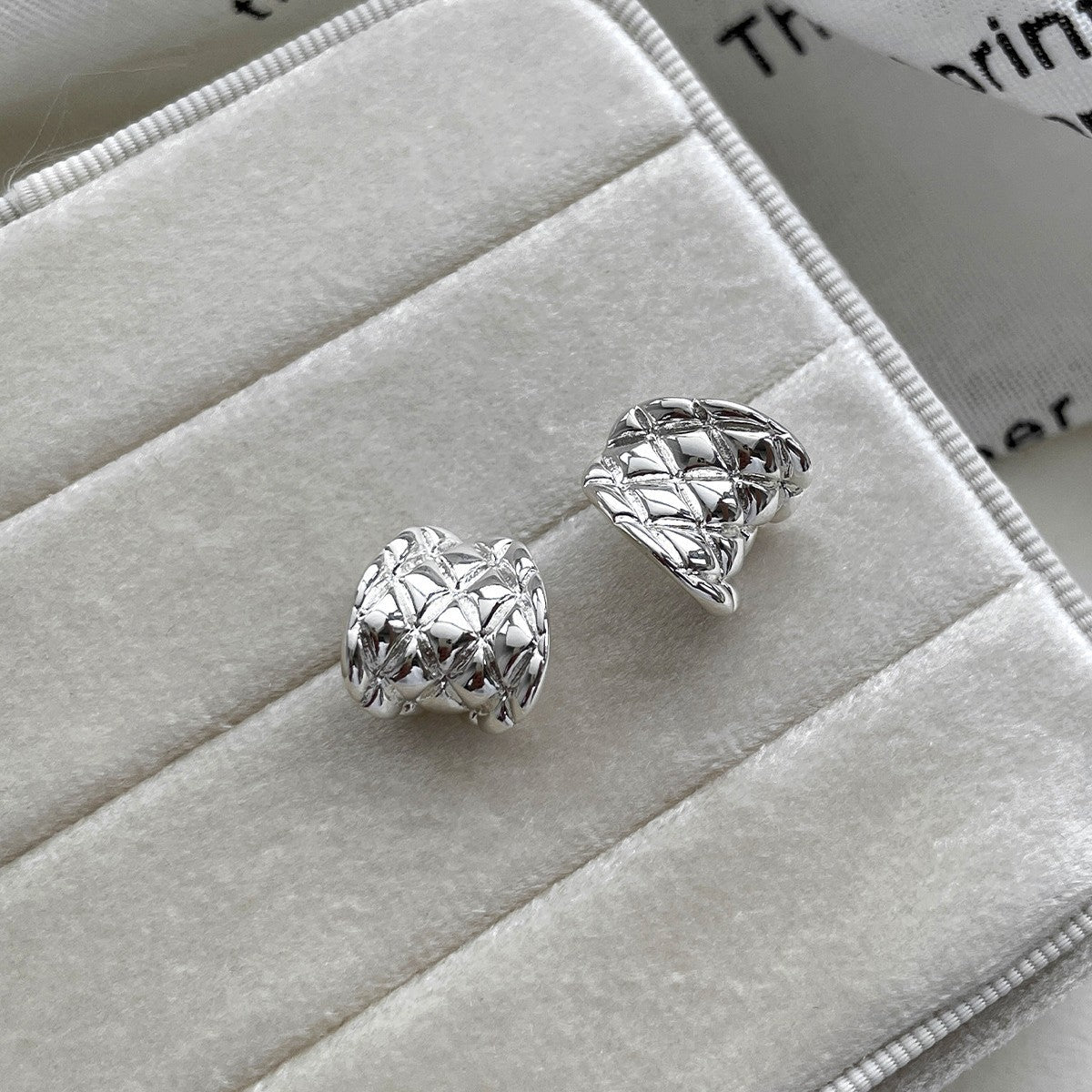 A관 - 다이아 패턴 곡면 볼드 스터드 귀걸이 [EH-4140] 25.10-5