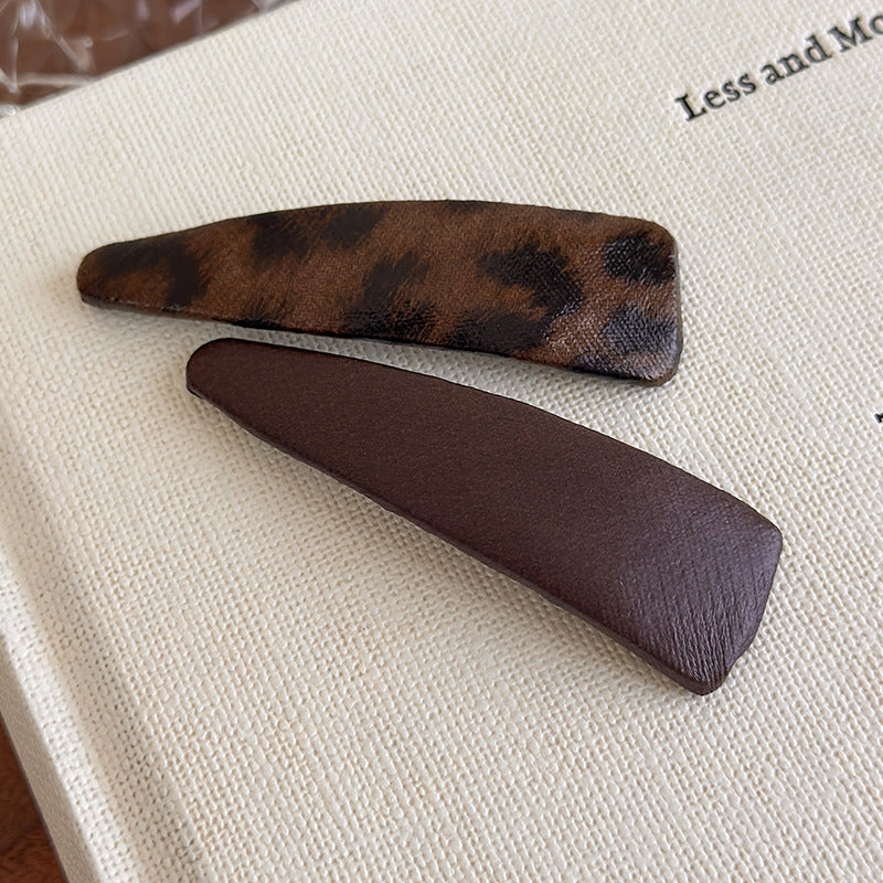 E관 - 호피 가죽 삼각형 헤어핀 [27489] 25.09-4
